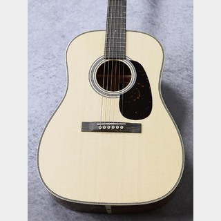 マーティンより、クリス・マーティン4世自身がハワイアン・ギターを