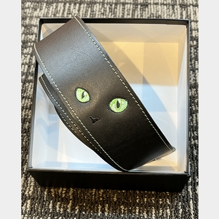 Grande uomo 【旧価格】黒ねこ刺繍ストラップ(ペリドット)【猫の目】【猫の肉球】【池袋店/横浜店/福岡店限定】