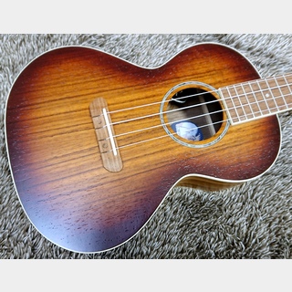 Fender AcousticsRincon Tenor Ukulele, Walnut Fingerboard / Aged Cognac Burst