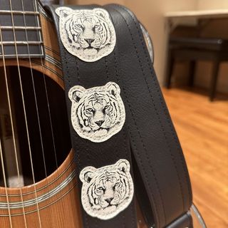 Couch Couch Guitar Strap トラ・トラ・トラ・黒