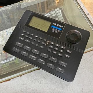 ALESIS SR-16