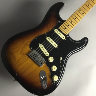 FenderFender American Ultra Luxe Stratocaster, Maple Fingerboard 2Tone Sunburst 【現物写真】(送料無料)