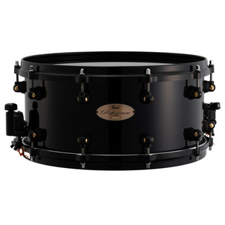 Pearlの20プライ極厚シェルが復活！ 漆黒スネア“Black in the Darkness