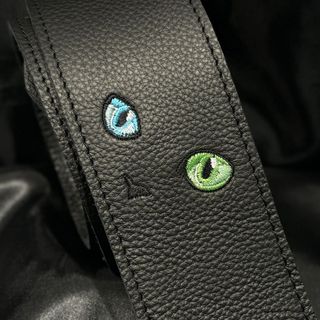 Grande uomo ネコシシュウ オッドアイ