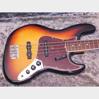 Fender USA American Vintage Ⅱ 1966 Jazz Bass 3-Color Sunburst
