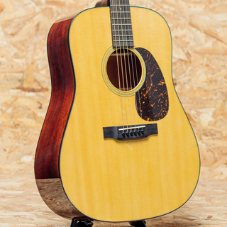 Martin D-18 Standard