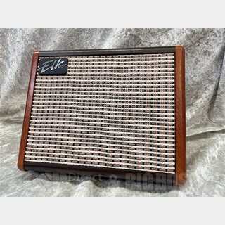 エルクからテーブル・トップで使えるミニサイズのアコギ用アンプが登場