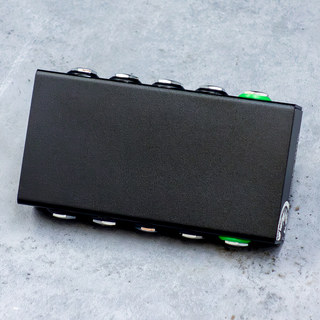 ミュートスイッチ付き　5ライン ジャンクションボックス One Control Minimal Series Pedal Board Junction Box with BJF