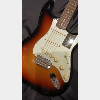 Fender  American Vintage II 1961 Stratocaster / 3-Color Sunburst