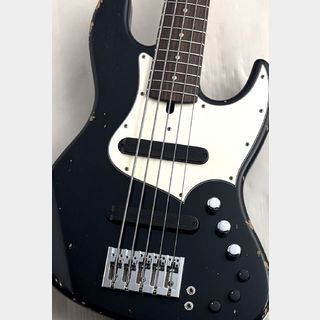 Xoticベース・モデル4種を森光奏太が徹底レビュー！ | ベース・マガジン