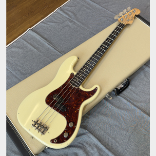 ベース、ブラジリアン・ローズウッド指板 OR ブラジリアン