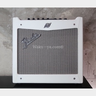 Fender  Fender Mustang I (V2)  / White  "John5" Private-Training Combo Amp