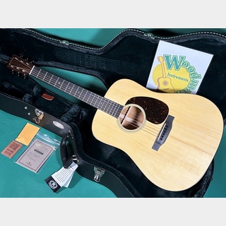 マーティン・カスタムショップよりプレミアム・トーン・ウッドで作られ