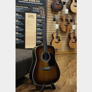 Martin D-28 Standard / Amber Tone