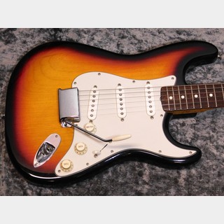 Fender Custom Shop Retrospective Gear Series 60s Stratocaster 3 Color Sunburst