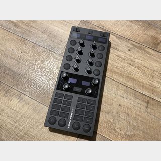 NATIVE INSTRUMENTS TRAKTOR X1 MK3