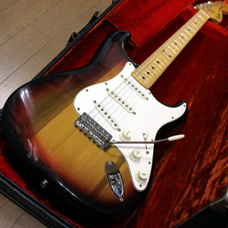 Fender 1974 年製 Stratocaster Alder Body 3tone Sunburst Maple Fingerboard です