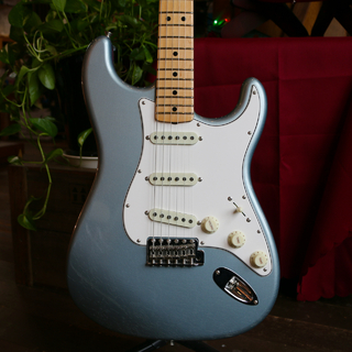 Fender Custom Shop 1968 Stratocaster Deluxe Closet Classic Aged Blue Ice Metallic