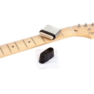 Fenderフェンダー Speed Slick Guitar String Cleaner Black/Silver ストリングクリーナー