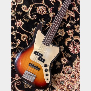 エレクトリック・ベース、Black Smoker、TRAD MASTER BETA P5の