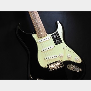 Fender Limited Edition Player Stratocaster with Roasted Pau Ferro Fingerboard / Black