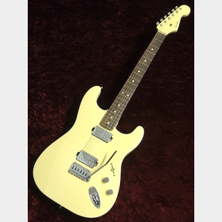 Fender SCANDAL Mami Stratocaster OMOCHI Vintage White