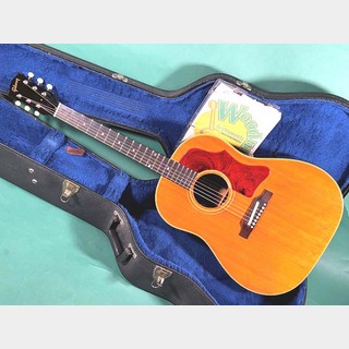 カネコアヤノの1965年製 ギブソン J-50｜AGM GUITAR GRAPH -Volume 96