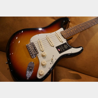 Fender American Vintage II 1961 Stratocaster, Rosewood Fingerboard, 3tone Sunburst