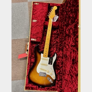 Fender  American Vintage II 1957 Stratocaster, Maple Fingerboard, 2-Color Sunburst