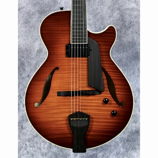 Kikuchi Guitarsより、アーチトップ・ギターのシリーズが登場初回生産