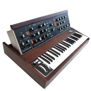 Moog 【初売りセール】Minimoog Model D【1台限定・展示品クリアランス超特価！】※沖縄・離島送料別途お見積...