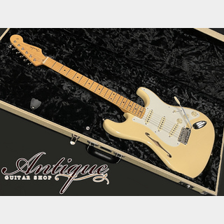 FenderEric Johnson Thinline Stratocaster 2018 Vintage White w/White-THC 3.09kg EX++ "Semi-Hollow & F-Hole"