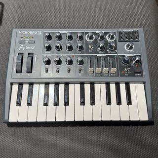 Arturia 【簡易動作チェック品：商品説明を必ずご確認ください】MICROBRUTE