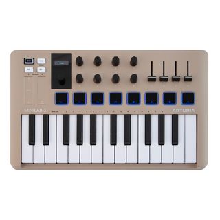 Arturia、パッチング可能な25鍵モノフォニック・アナログシンセ