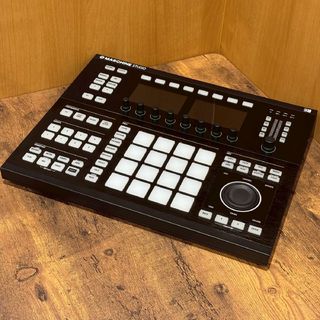 NATIVE INSTRUMENTS MASCHINE Studio