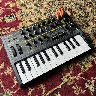 Arturia MICROBRUTE