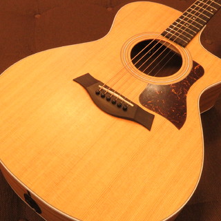 Taylor 212ce