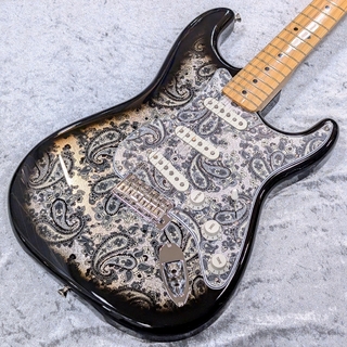 フェンダーから、象徴的なペイズリー柄の日本製ギターやアコスタ