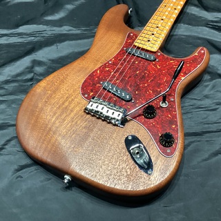 Help identify this guitar? No brand name, no serial number i