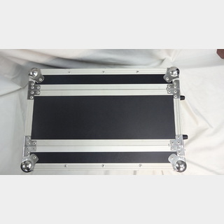 SKB-16U ショックマウント ラックケース キャスター台座付 SKB-16U ショックマウント ラックケース キャスター台座付 機材ラック