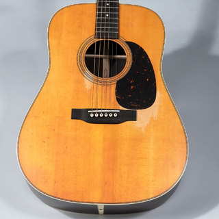 Martin D-28 Street Legend