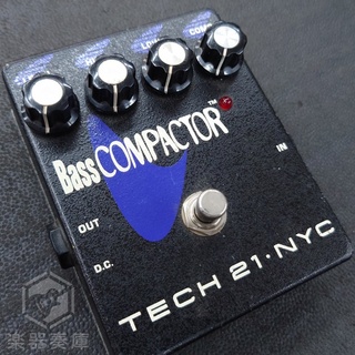 TECH21BASS COMPACTOR