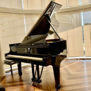 STEINWAY O180