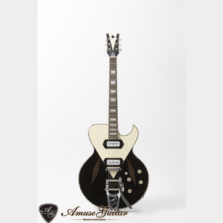 Caramel's Guitar Kitchen S1 # SICILY BLACK【Semi-Acoustic Model】" Sounds Traditional Despite Its Cute Appearance."