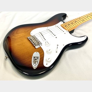 Fender 70th Anniversary American Vintage II 1954 Stratocaster® 2-Color Sunburst Maple Fingerboard