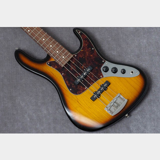 Kikuchi Guitarsより、アッシュ・ボディ×ローズウッド指板の4弦ベース