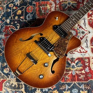 Godin Guitars、Kingpin P90ピックアップ搭載のフル・アコースティック