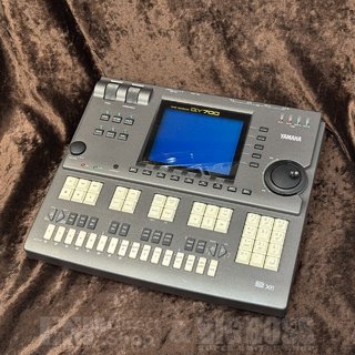 YAMAHA QY700